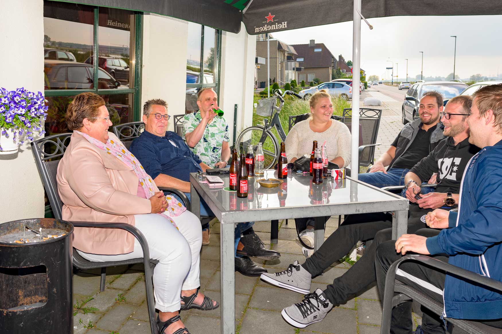 7e frikandellen eetwedstrijd in Cafe Vrouwenhemel te Werkendam | Sas Schilten Fotografie