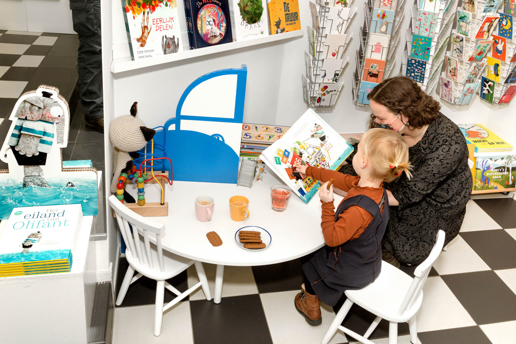 Kinderboekenwinkel De Boekenberg in Eindhoven voor De volkskrant | Sas Schilten Fotografie