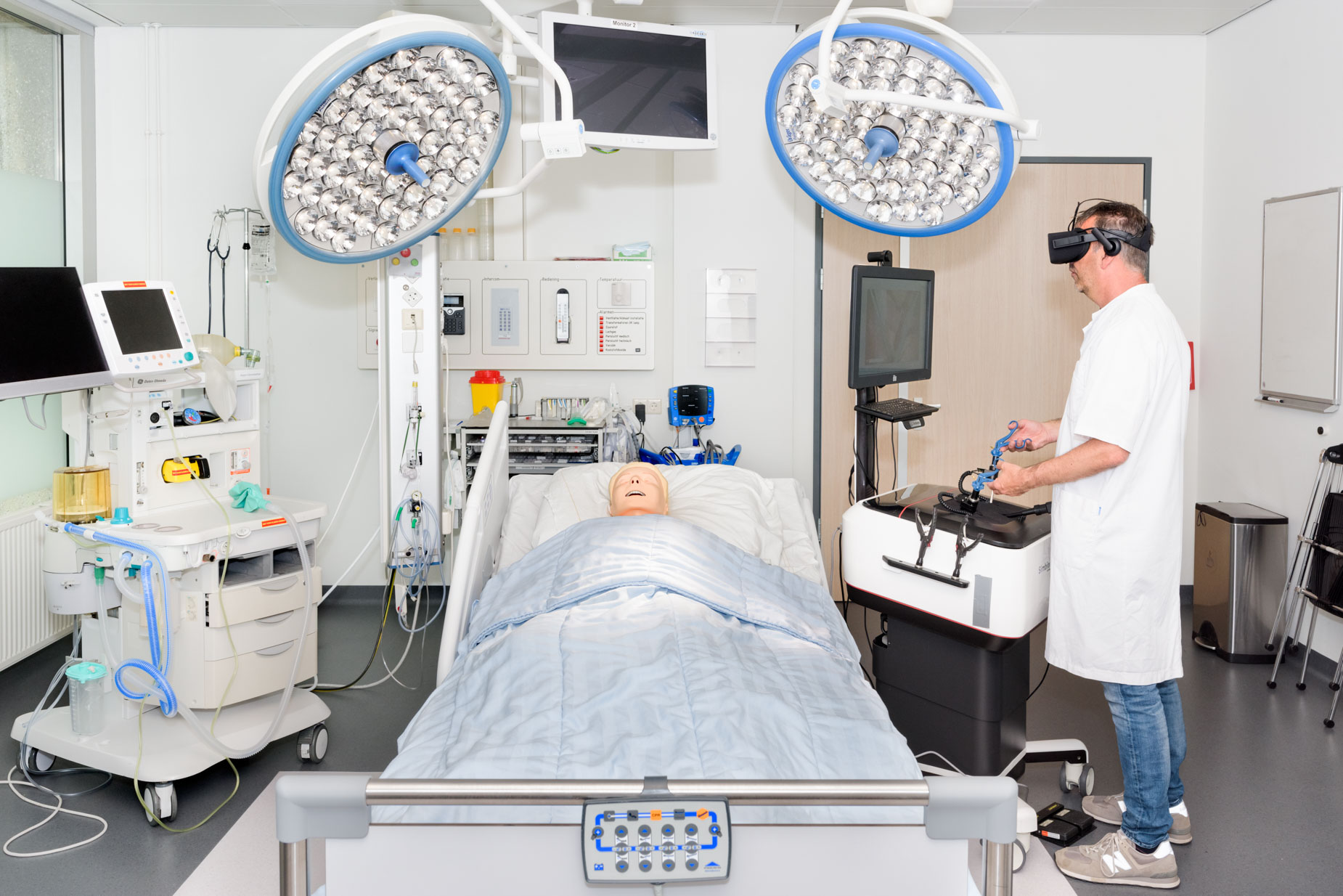 Face Reality - Galblaas operatie training in Virtual Reality in het skillslab van het Catharina Ziekenhuis in Eindhoven | Sas Schilten Fotografie