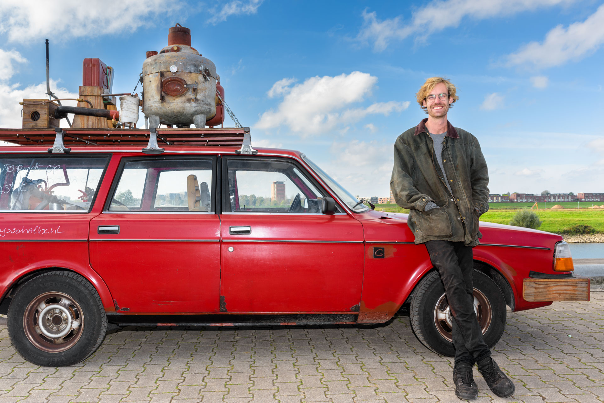 Gijs Schalkx en zijn op plastic rijdende auto | Sas Schilten Fotografie